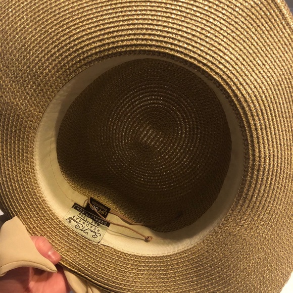 Beautiful bow tie hat - Picture 3 of 4